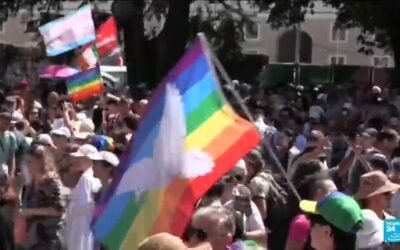 Tens of thousands defy Orban’s ban to march in Budapest Pride