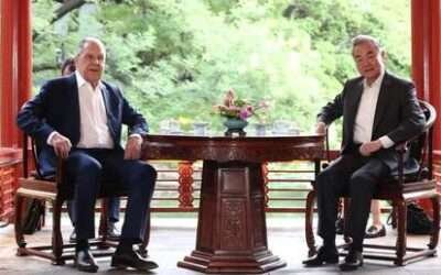 Russian and Chinese top diplomats hold talks