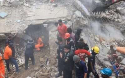 How many buildings are declared unsafe in Karachi?