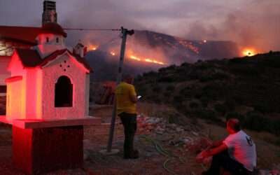 Southern Europe battles heat-fuelled wildfires