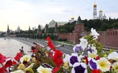 ‘16,000 sanctions… and Russia continues to move forward’ – American military analyst