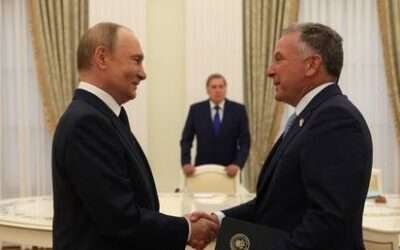Family of American killed fighting for Russia receives medal from Putin – CNN