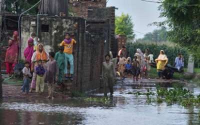 Mass evacuations after India issues flood alert to Pakistan
