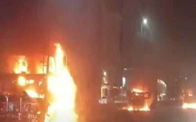 Karachi mob burns seven dumpers after two siblings crushed to death