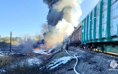 Train crash causes huge fire in Russia (VIDEO)