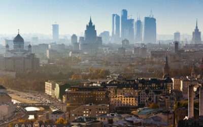 UK journalist blows holes in Western myths about Russia