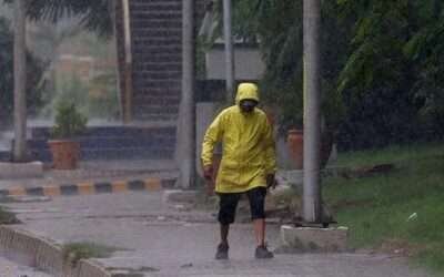 Karachi wakes up to scattered light showers, dark skies hint at heavier spell ahead