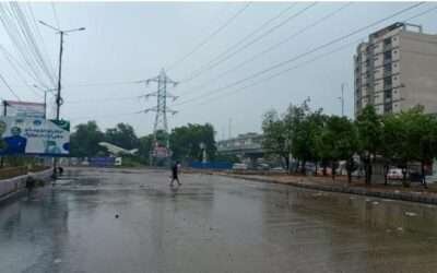 Lyari, Malir rivers rage as Karachi wakes up to over 120mm rain; more spells likely